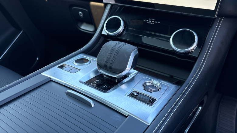 Jaguar F-Pace 2.0 D200 R-Dynamic SE Black 5dr Auto AWD Diesel Estate